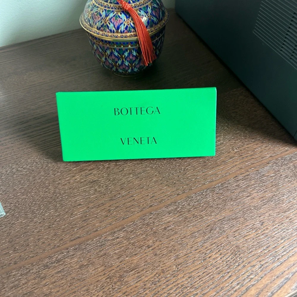 Bottega Veneta sunglasses - Picture 3 of 5